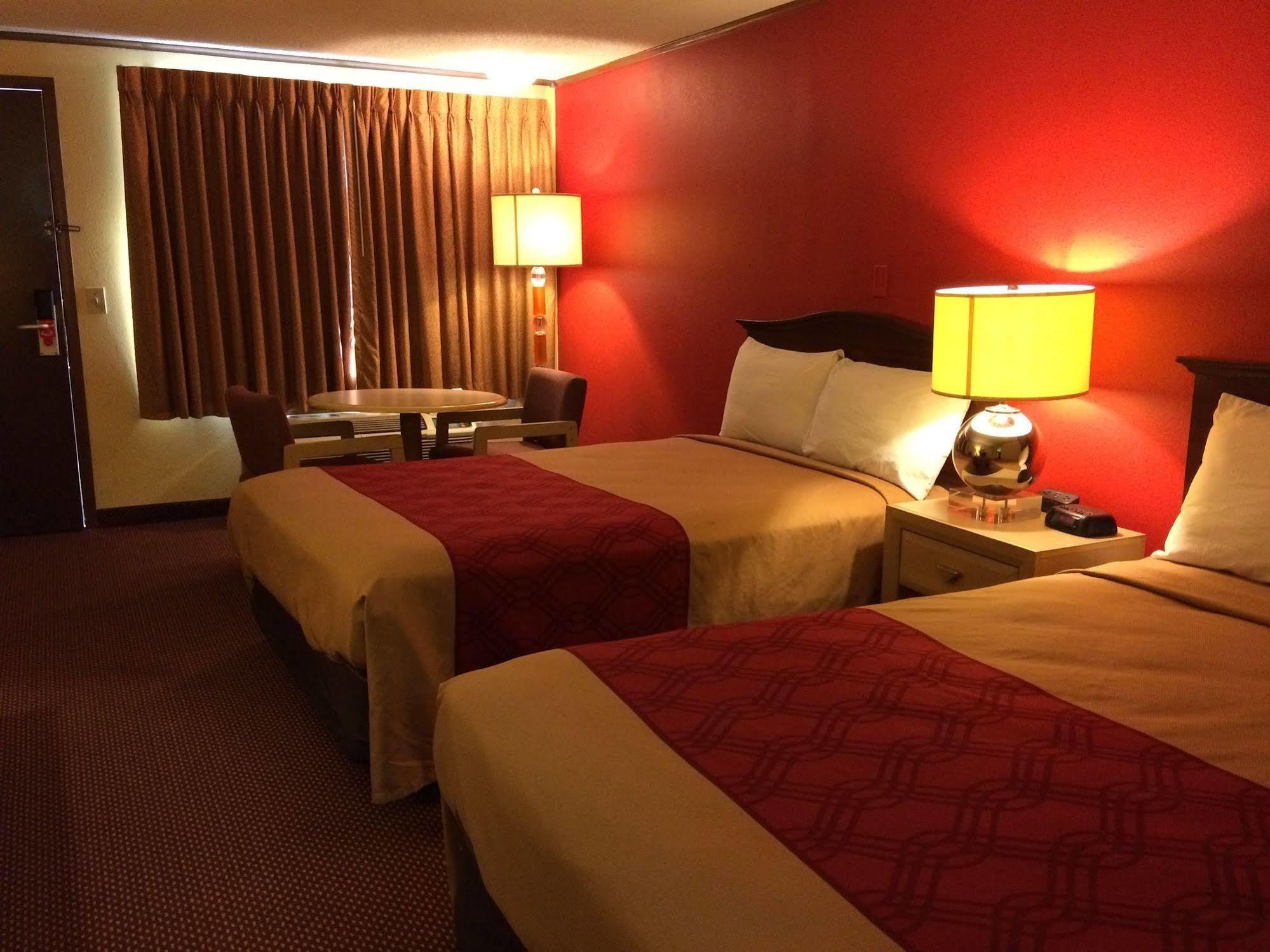 Econo Lodge Norwalk Kültér fotó
