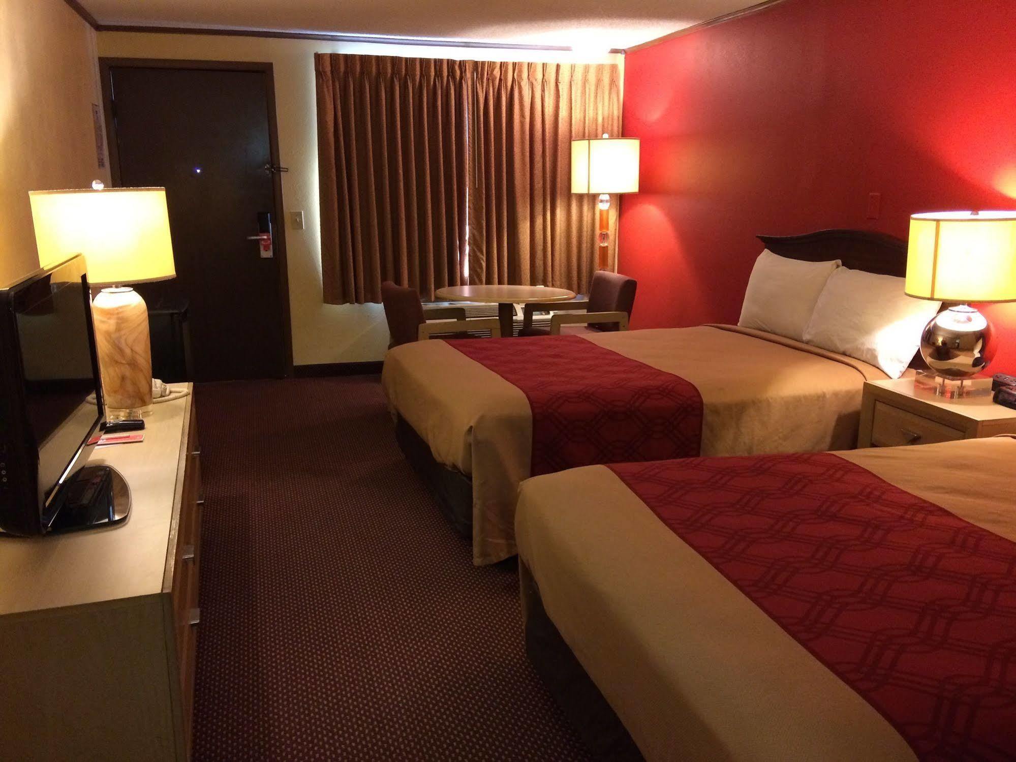Econo Lodge Norwalk Kültér fotó