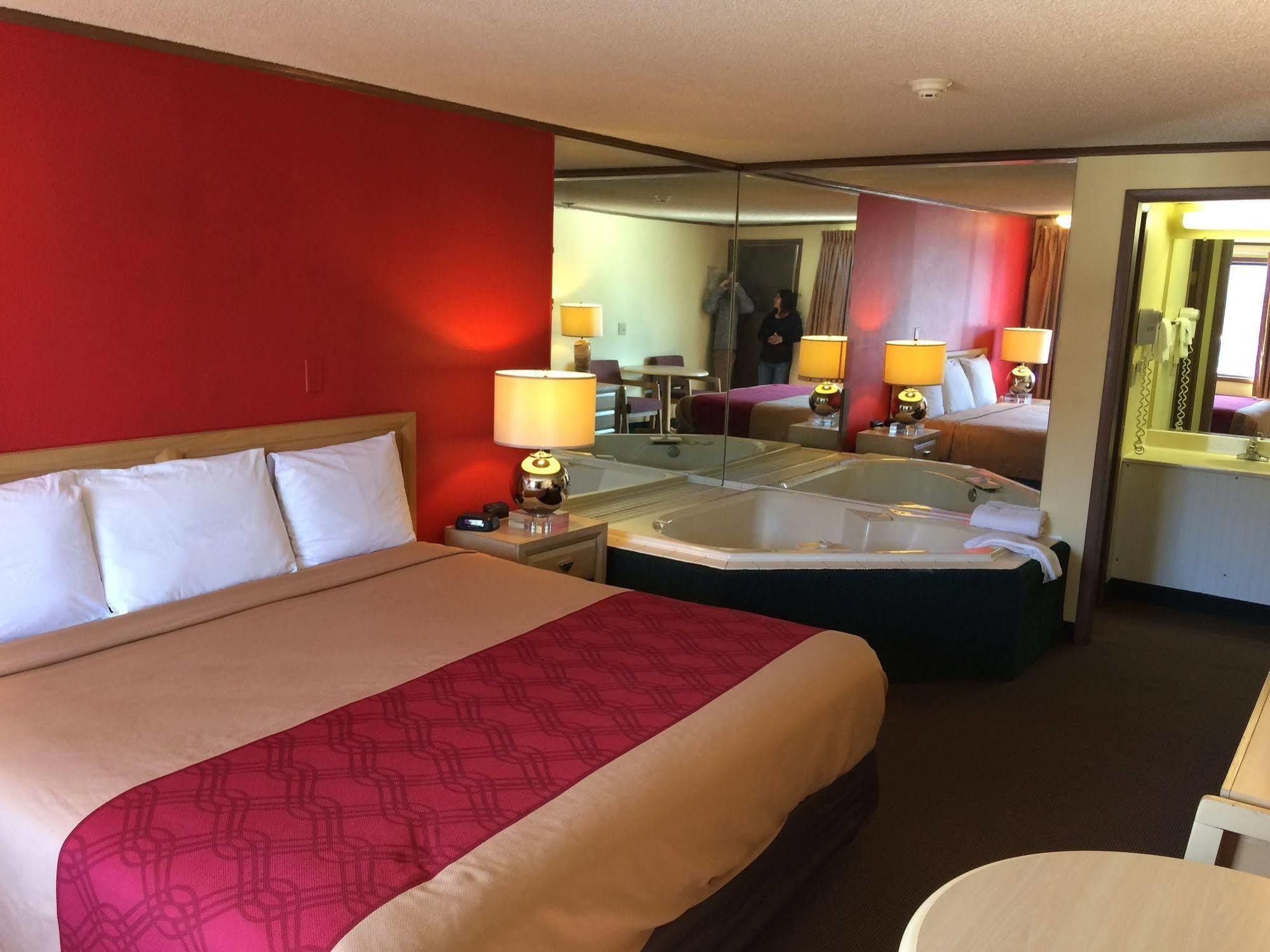Econo Lodge Norwalk Kültér fotó