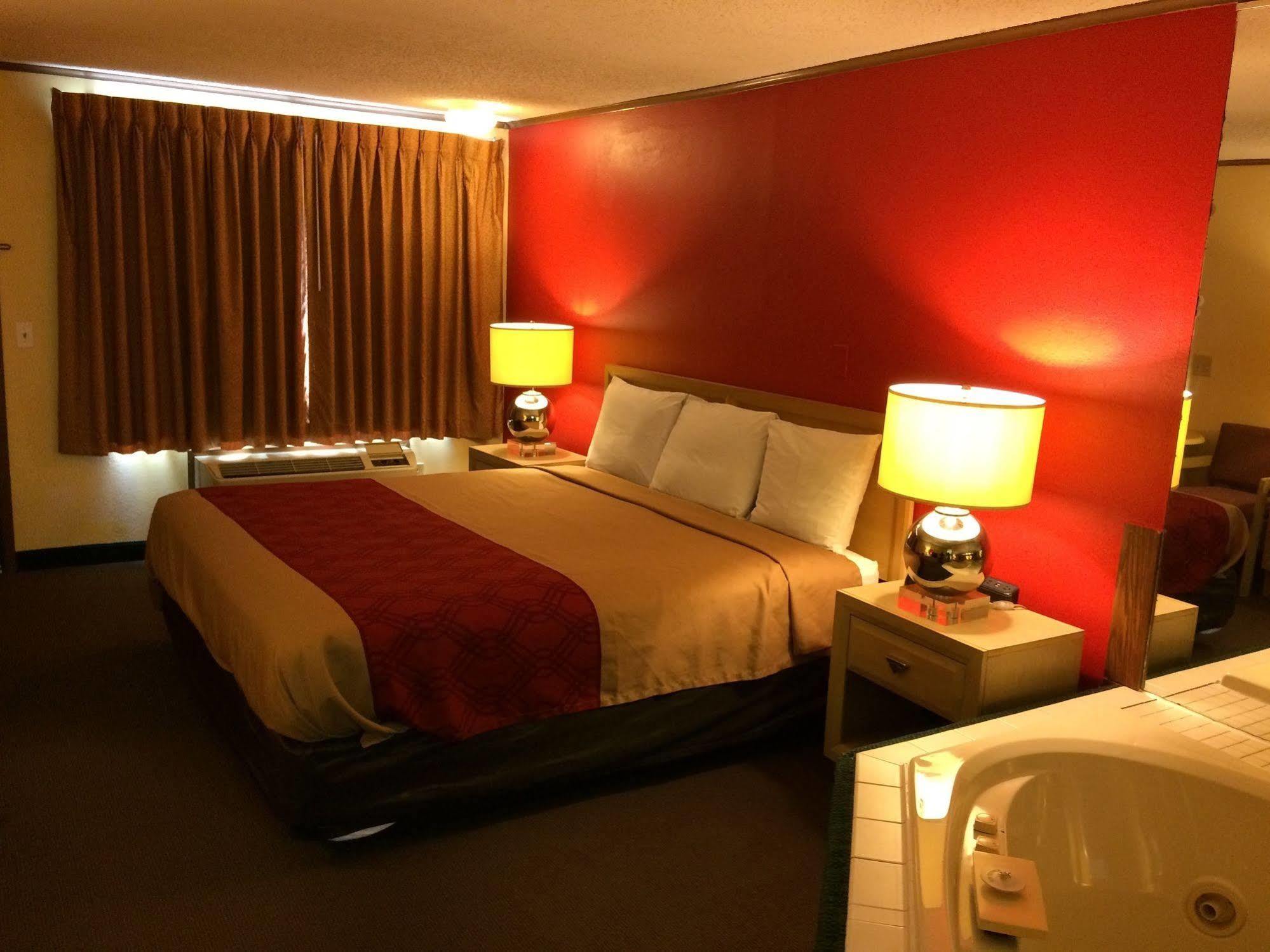 Econo Lodge Norwalk Kültér fotó