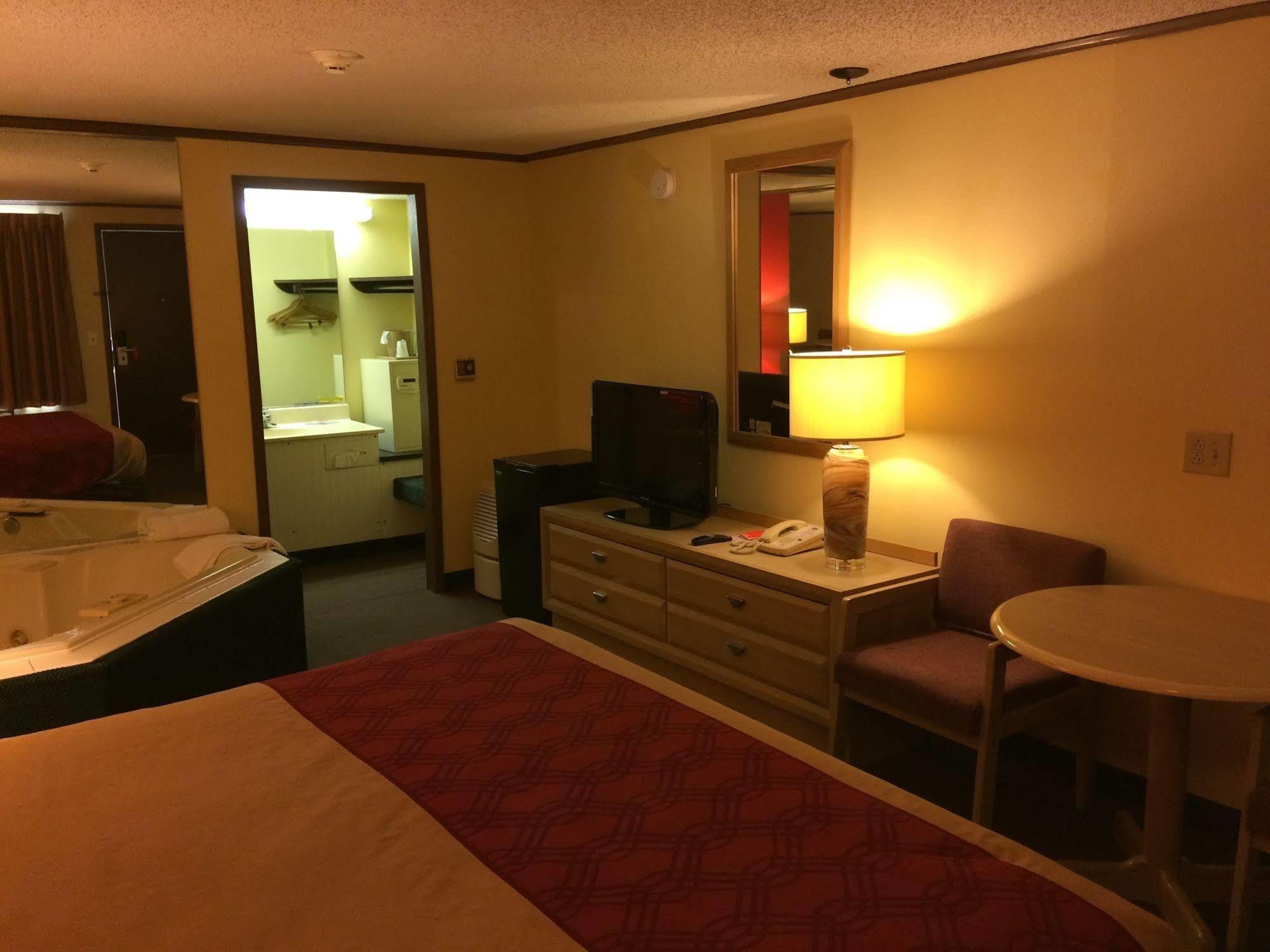 Econo Lodge Norwalk Kültér fotó
