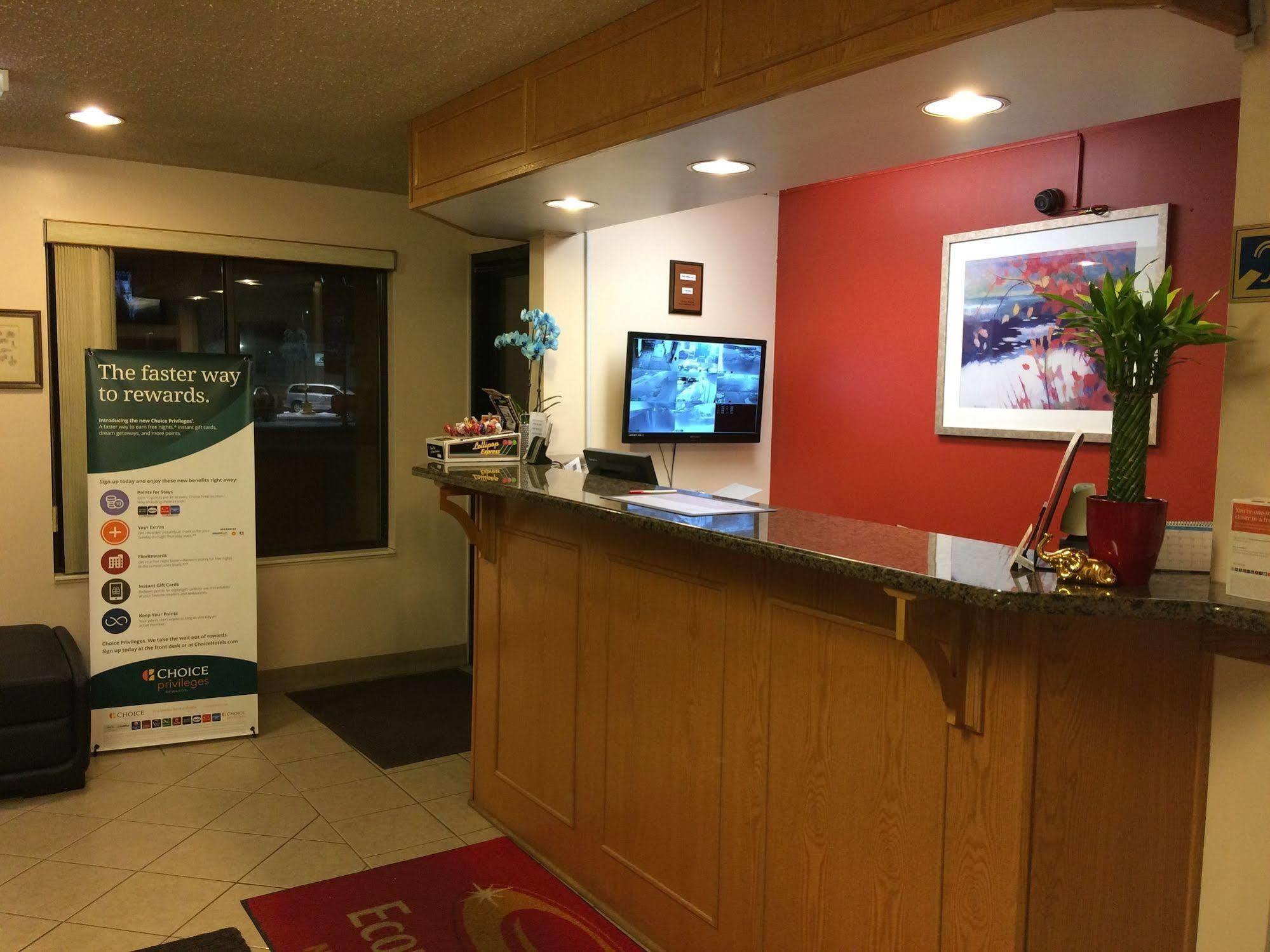 Econo Lodge Norwalk Kültér fotó